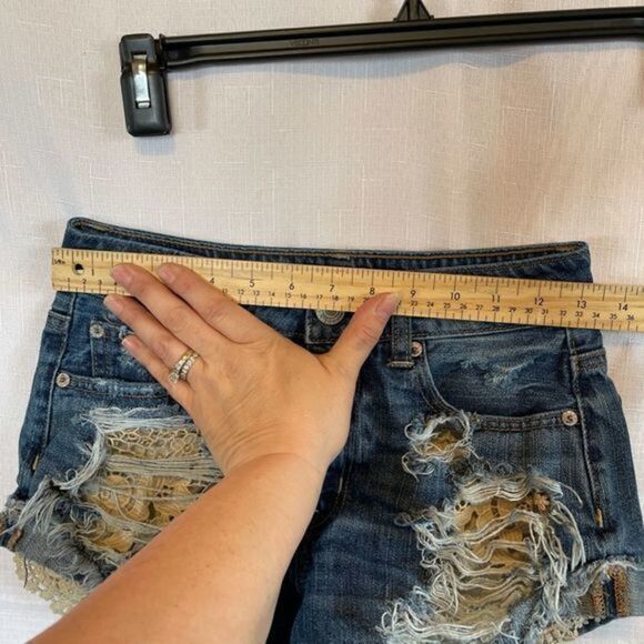 American Eagle Womens Hi-Rise Festival Distressed Jean Shorts Size 00 - Picture 6 of 11